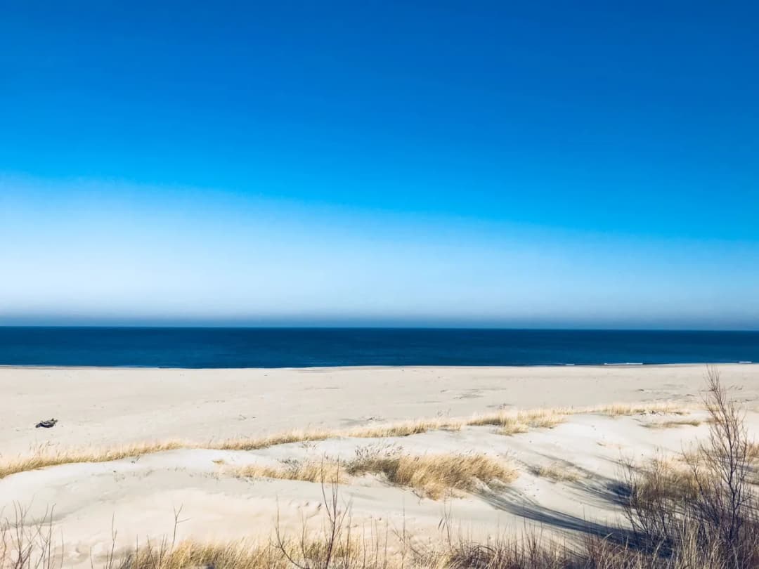 Jak znaleźć nocleg nad morzem? Sprawdzone sposoby na oszczędności