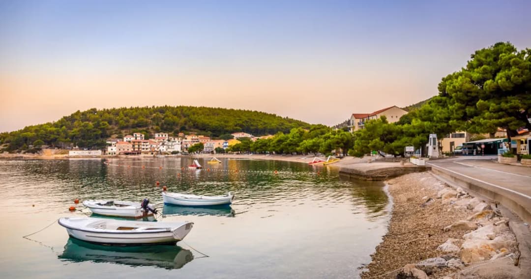 Najciekawsze atrakcje w Drveniku, które musisz zobaczyć podczas wizyty