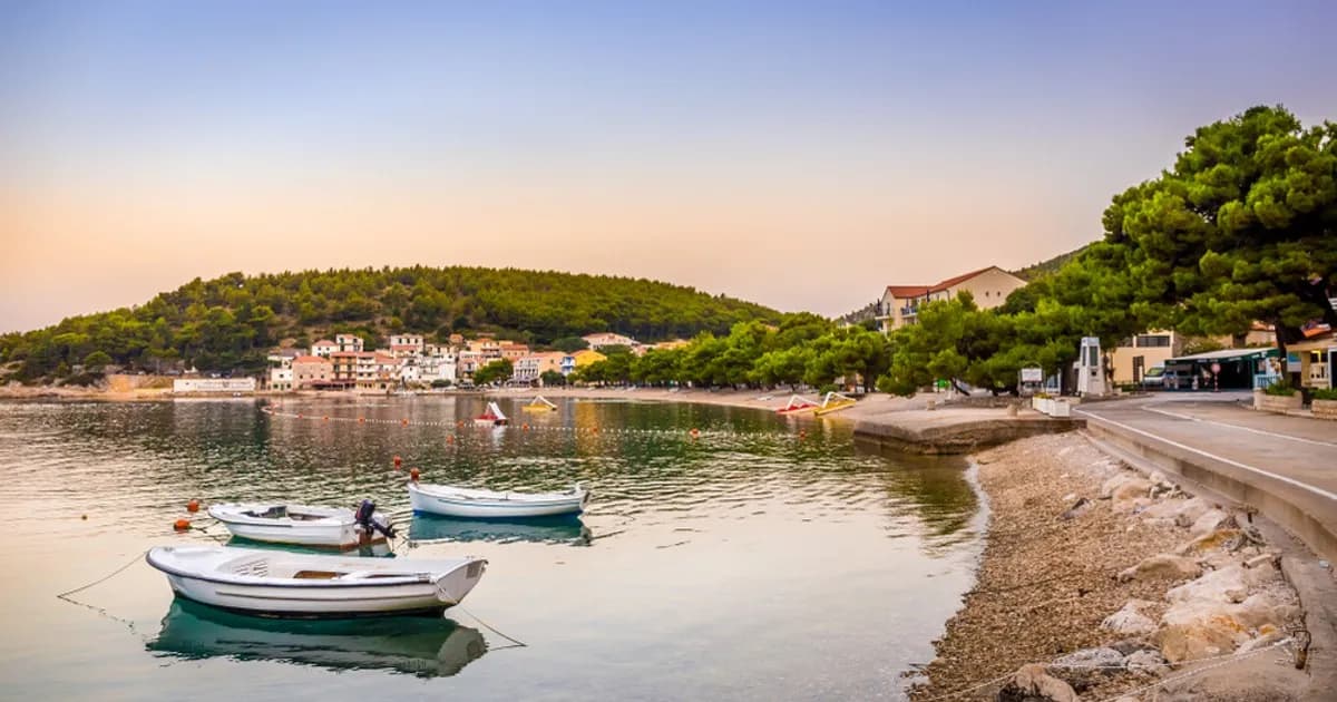 Najciekawsze atrakcje w Drveniku, które musisz zobaczyć podczas wizyty