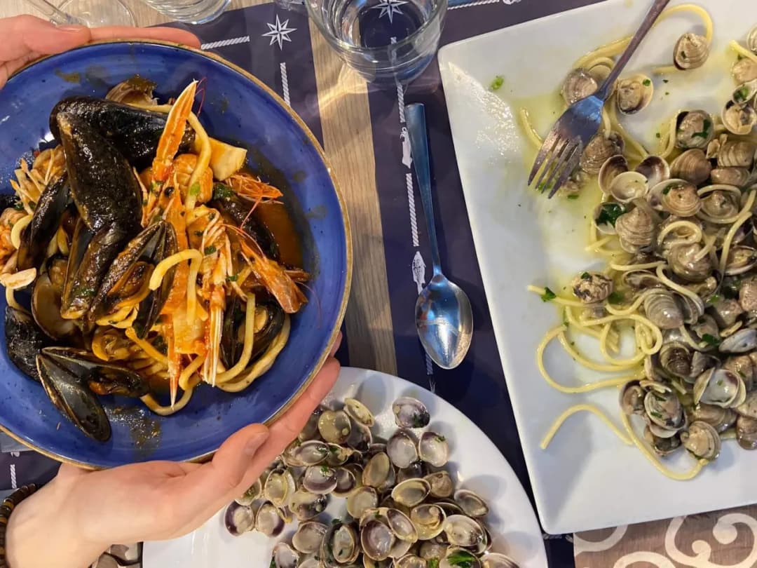 Gdzie zjeść w Mediolanie? Odkryj najlepsze miejsca na smaczne posiłki