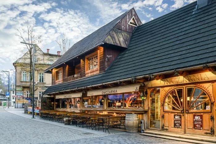 Gdzie zjeść w Zakopanem? Odkryj najlepsze lokale na każdą kieszeń