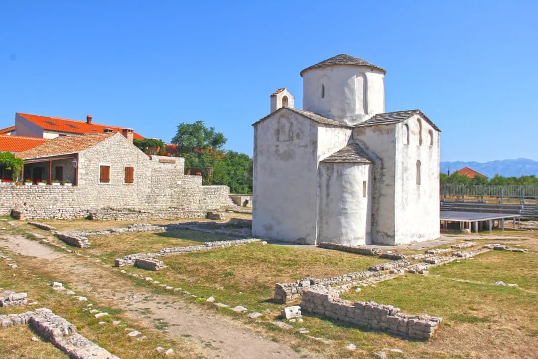 Nin atrakcje turystyczne: Odkryj ukryte skarby i piękne miejsca